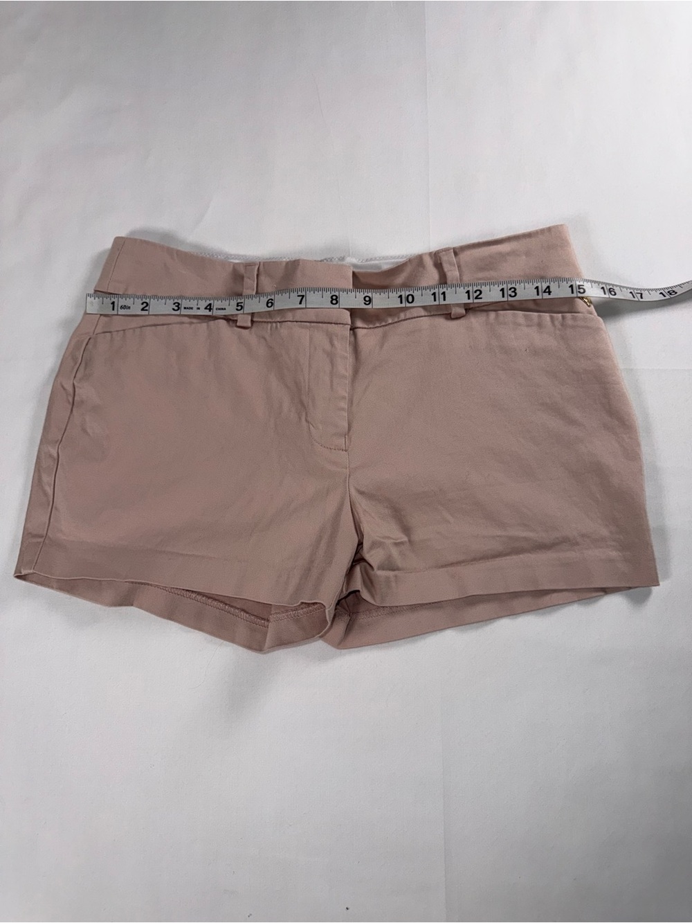 GUESS Women’s Size 27 Blush Pink Tailored Chino Shorts Gold Logo